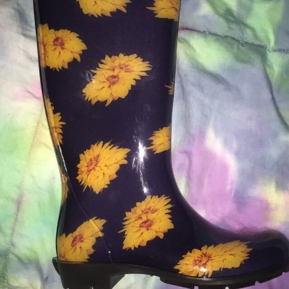 Brand new Sloggers rain boots